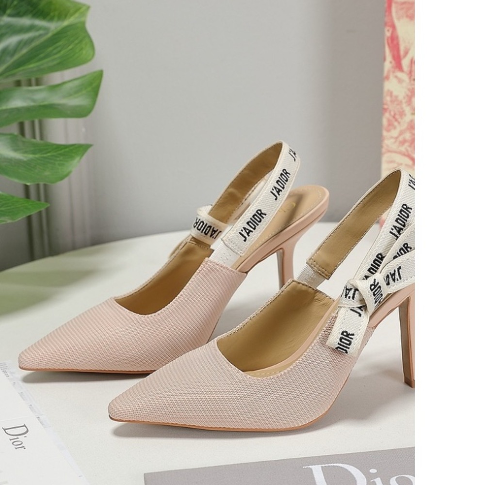 New nude Dior pumps. Size 9, 3.5”heel.
